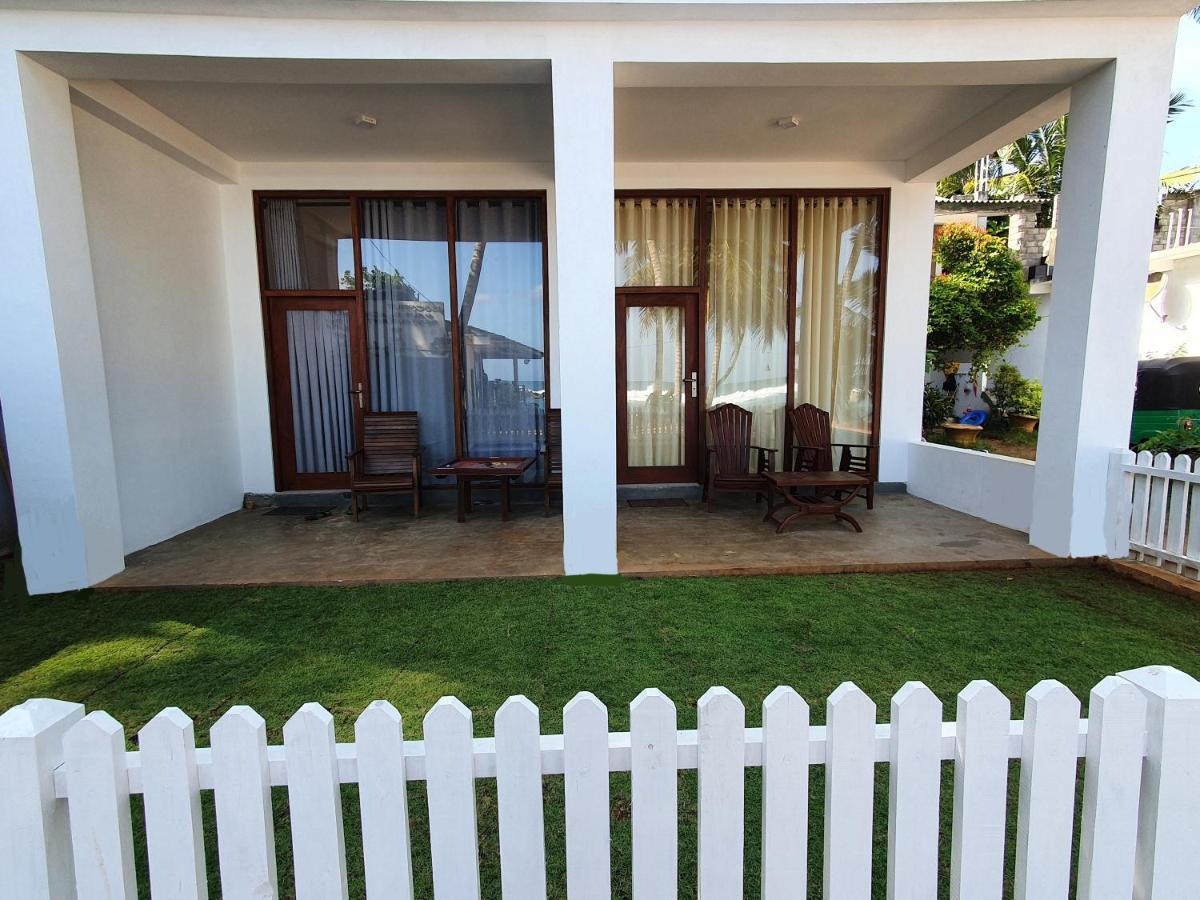 The Beach House Apartment Диквела Екстериор снимка